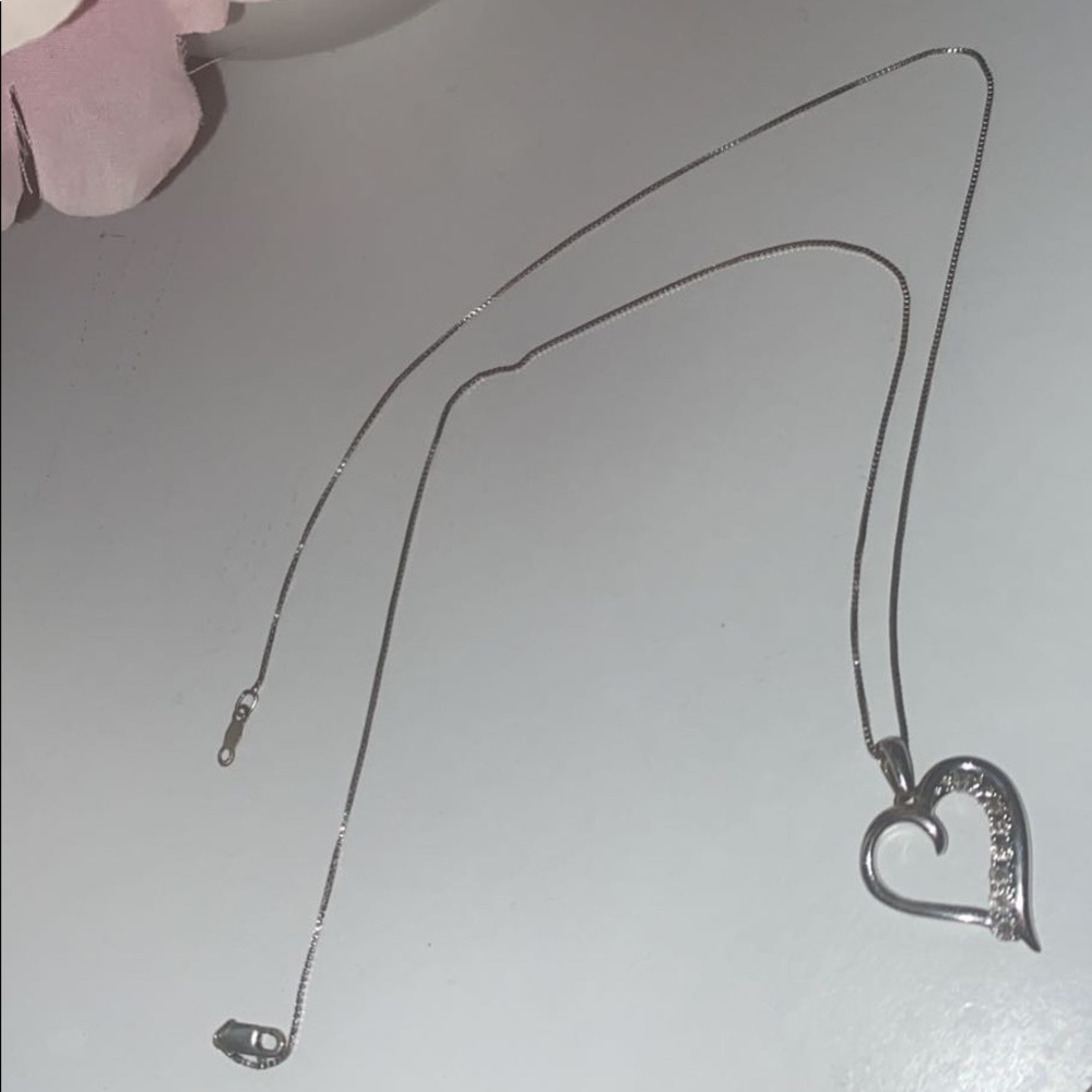 Adorable heart ❤️ necklace with diamonds ..